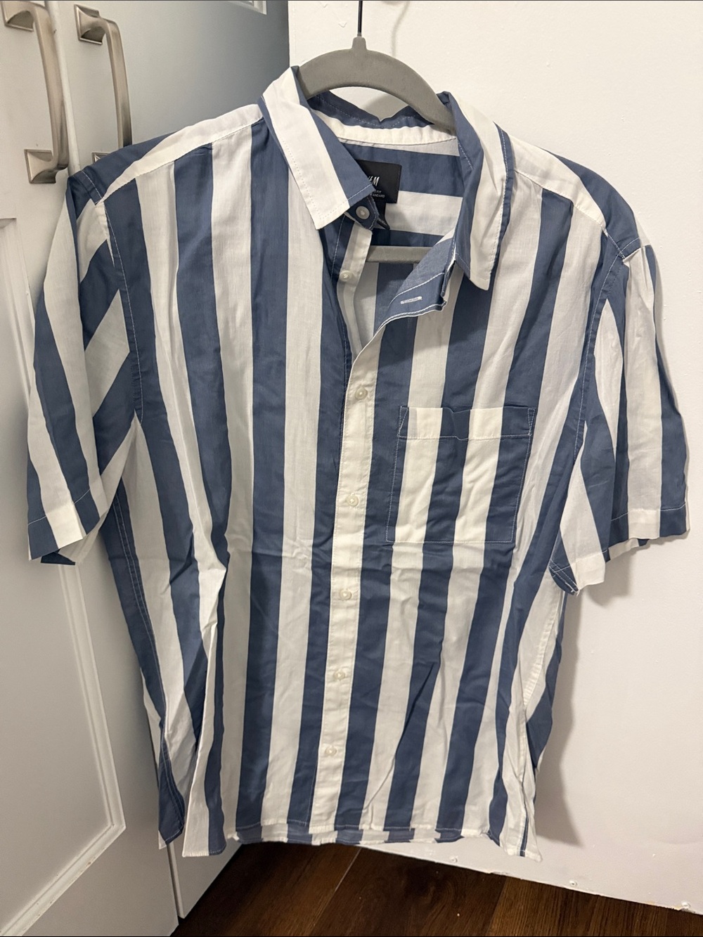 H&M Blue and White Vertical Stripe Short-Sleeve Button-Down Shirt
